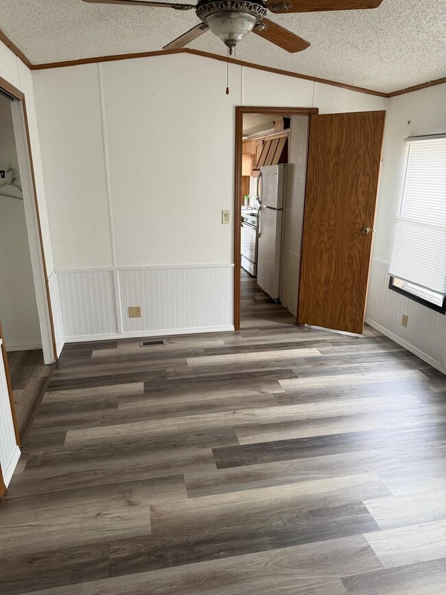 Building Photo - 905 W 37th Ave