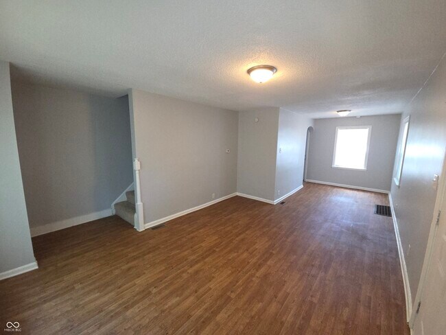Foto del edificio - 2221 E 38th St