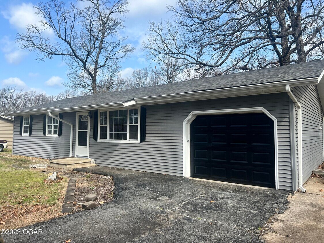 18 Tanglewood Dr, Carl Junction, MO 64834 Condo for Rent in Carl