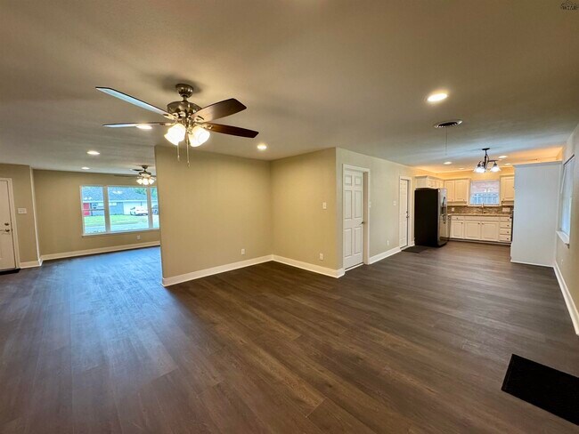 Foto del edificio - 2807 Lambeth Way