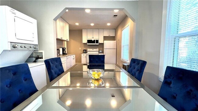 Foto del edificio - 2072 Baker Rd NW