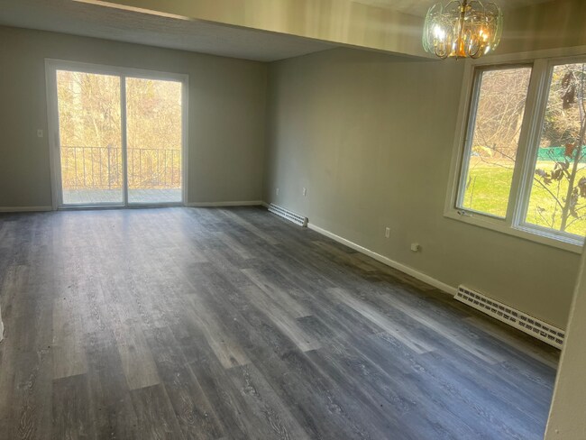 Building Photo - 2867 Thackeray