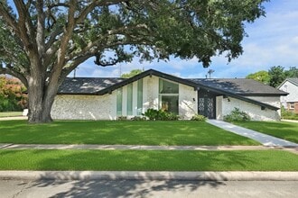 Building Photo - 5474 Jackwood St