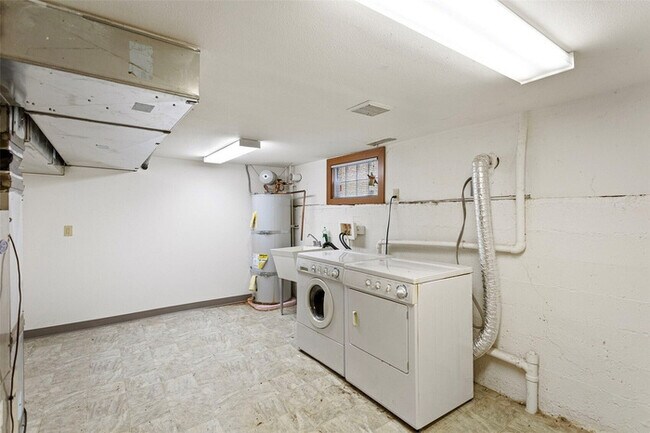 Foto del edificio - Charming Updated Home on Corner Lot with Finished Basement in Ballard