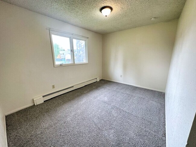 Building Photo - 325 N Hoyt St