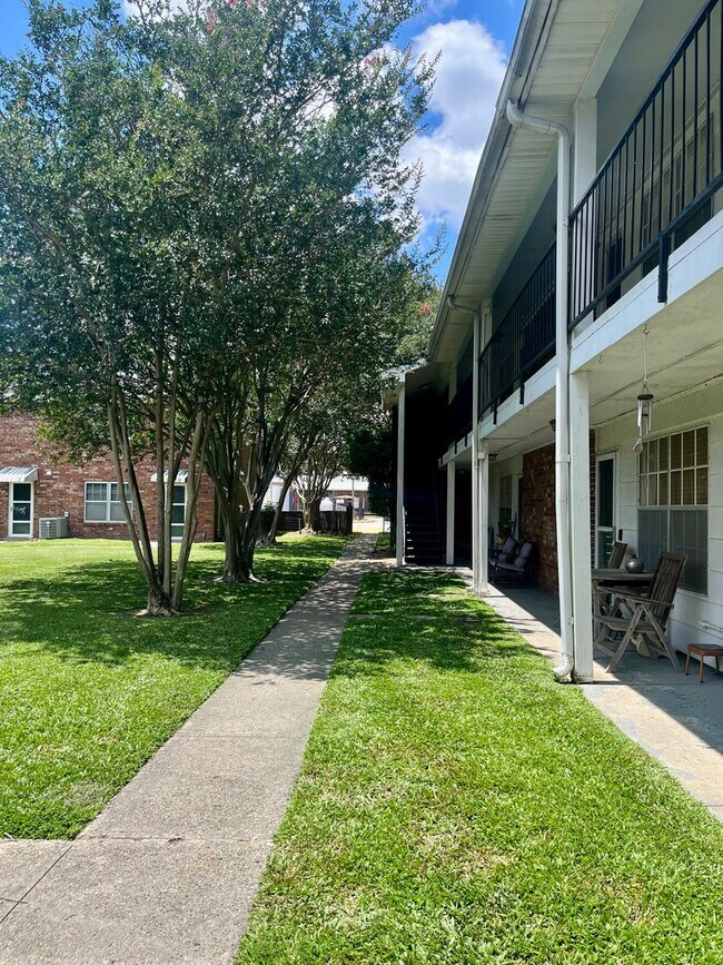 Foto del edificio - 1701 Lobdell Ave