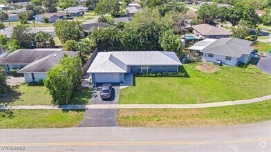 Building Photo - 2250 Poinciana St