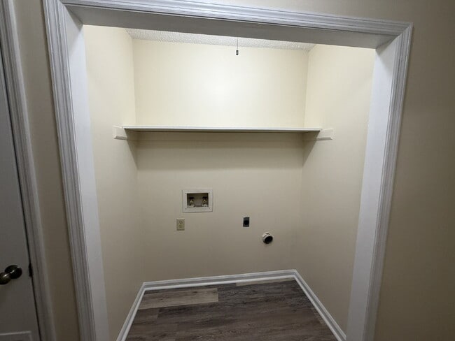 Building Photo - Condo For Rent