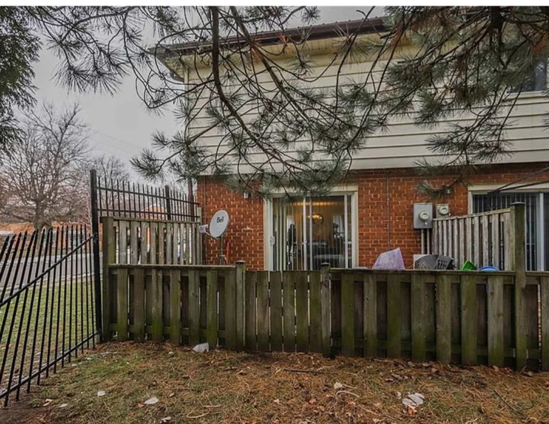 Building Photo - 20 Arbour Glen Cres