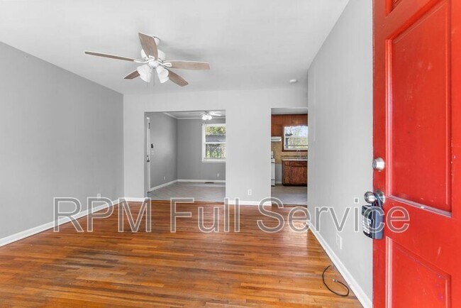 Foto del edificio - 465 Clearwater Dr