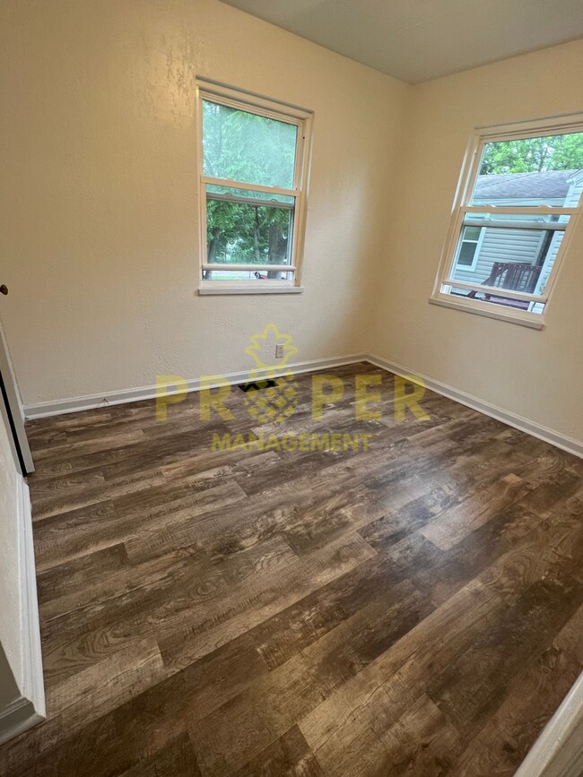 Foto del edificio - 2 bedrooms 1 bathroom house