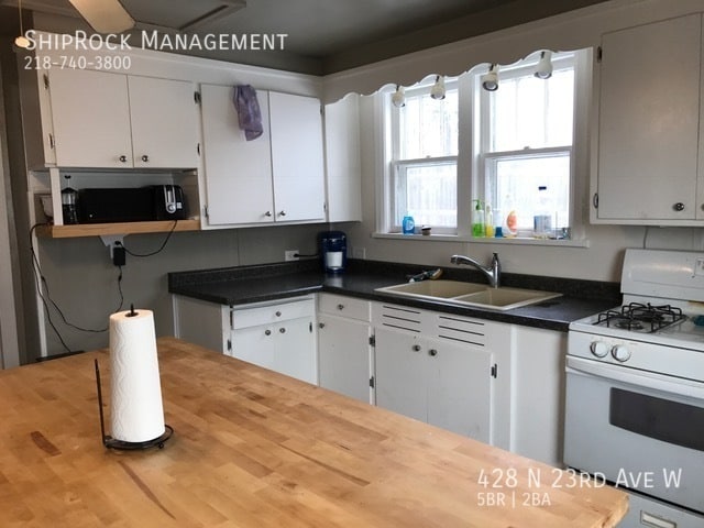 Building Photo - 428 N 23rd Ave W