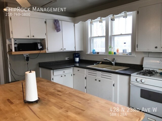 Foto del edificio - 428 N 23rd Ave W