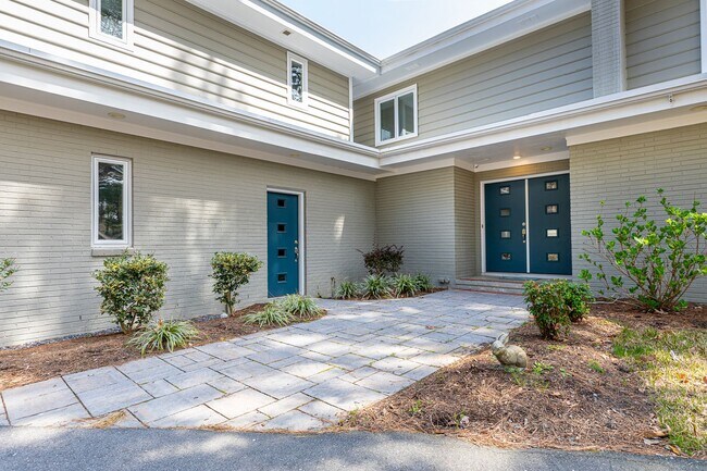 Foto del edificio - Welcome to the stunning Birdneck Point/Wat...