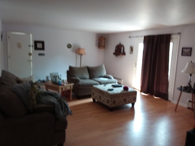 Ejemplo de uno de los apartamentos amueblados, más fotos disponibles a pedido. - 904 Nursery Rd
