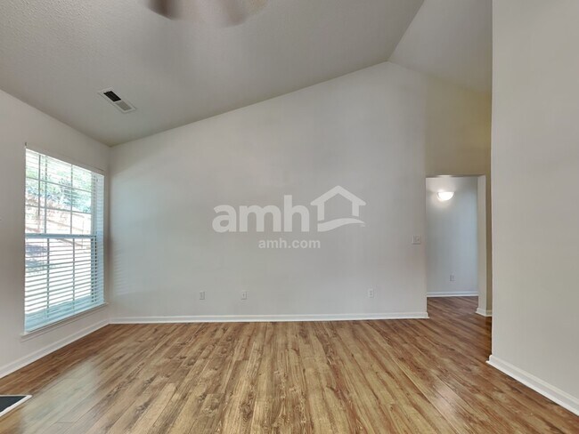 Foto del edificio - 204 Appleton Ln