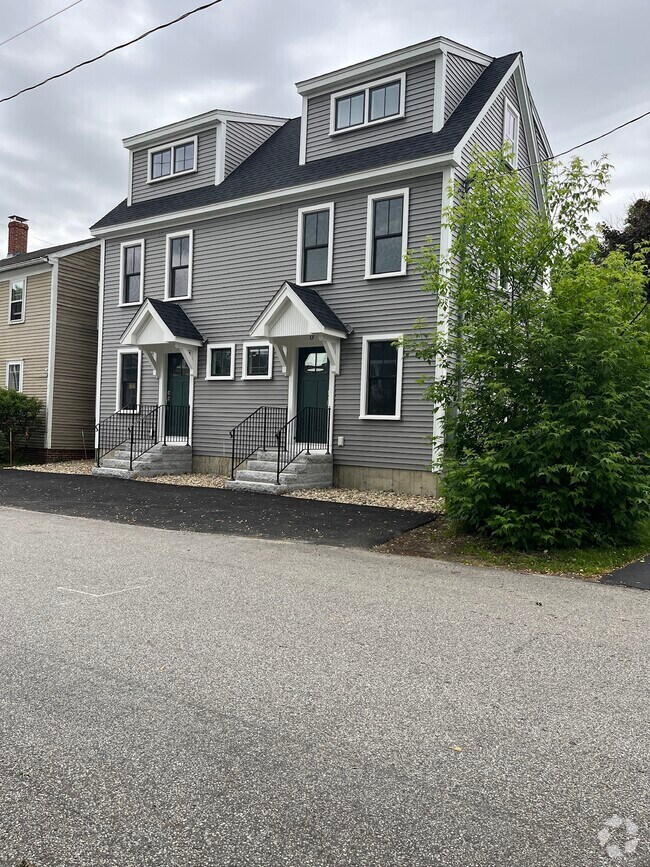 High Street Historic District Apartments for Rent with Parking Exeter