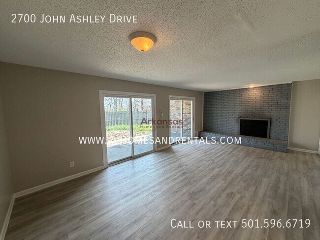Foto del edificio - 2700 John Ashley Dr