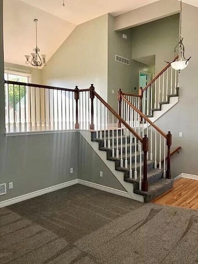 Foto del edificio - Spacious 4-Bedroom Greenwood Home with Vau...