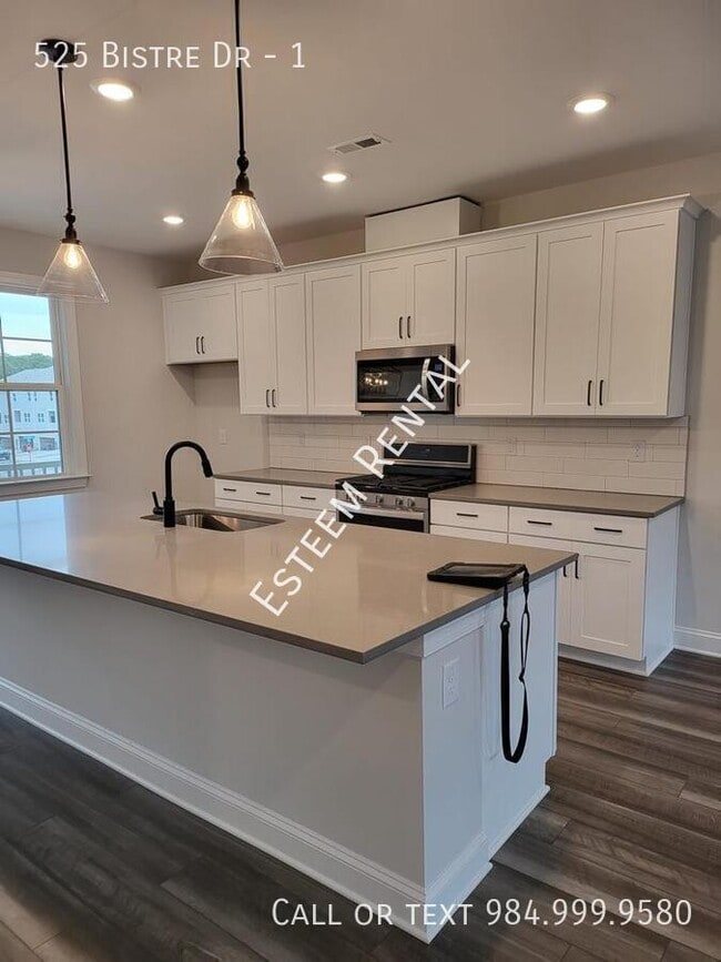 Building Photo - 525 Bistre Dr