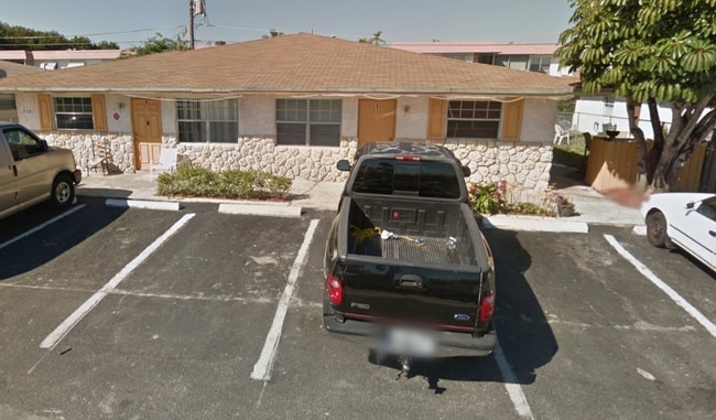 Building Photo - 3521 NW 5th Ter