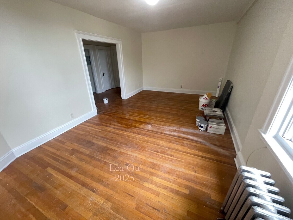 Primary Photo - NO FEE! Available 7/19 or 8/1! Sunny 2bed ...