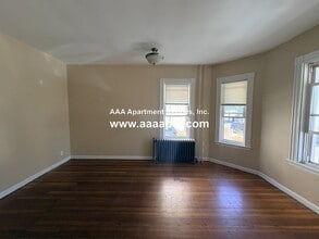 Building Photo - 16-18 Wave Way