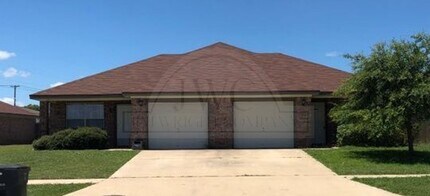 Building Photo - 2104 Schorn Dr