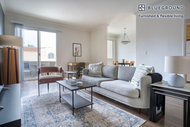 Building Photo - 467 S Arnaz Dr