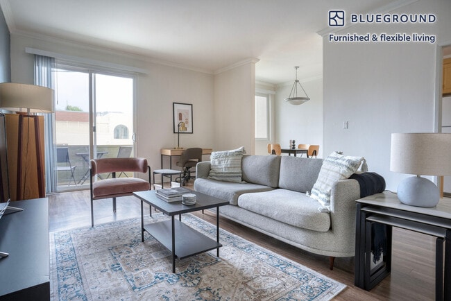 Building Photo - 467 S Arnaz Dr