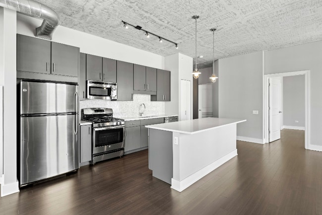 Building Photo - 885 S Clark St