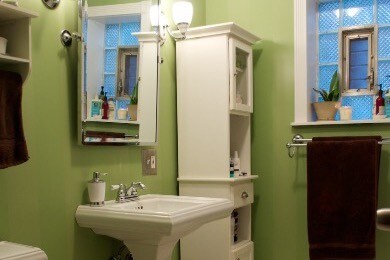 Bathroom - 2246 W Erie St