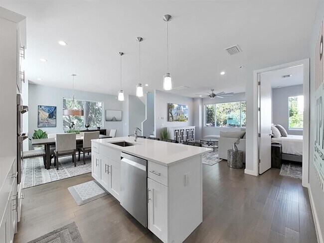 Foto del edificio - 2728 N Ridgewood Ave