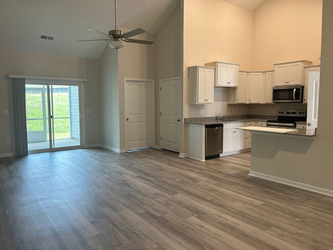 Foto del edificio - Modern 3BR/3BA Single-Level Townhome in Trolley Run – Like New!