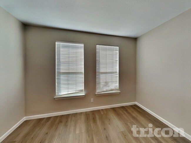 Building Photo - 540 Hazeltine Rd