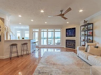 Building Photo - 3BR 2.5 BA, Towhouse with River Veiw