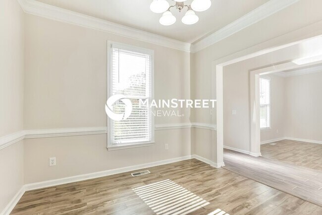 Foto del edificio - 4 Bedroom Pet-Friendly Home in GREENSBORO, NC with Main Street Renewal