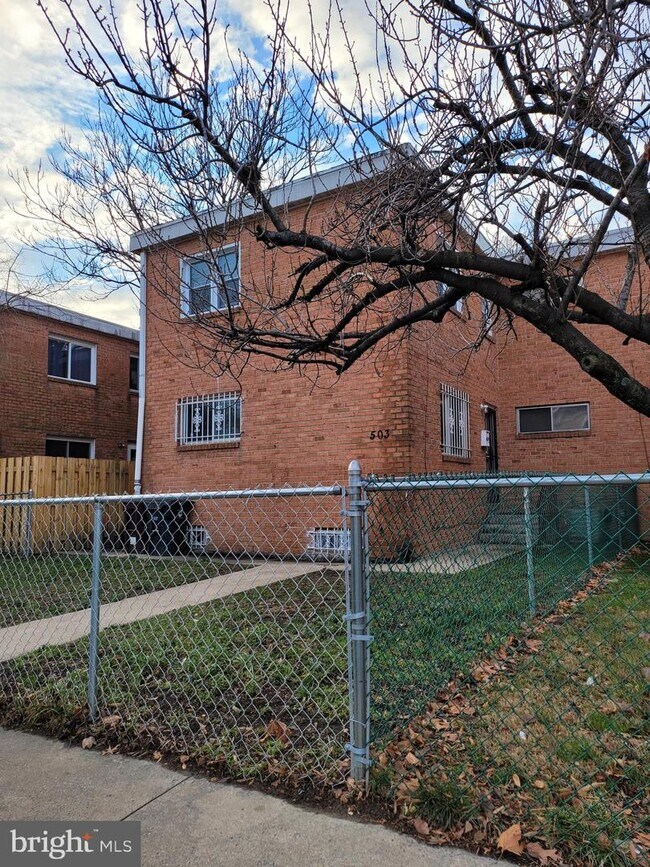 Building Photo - 503 N Spruce St