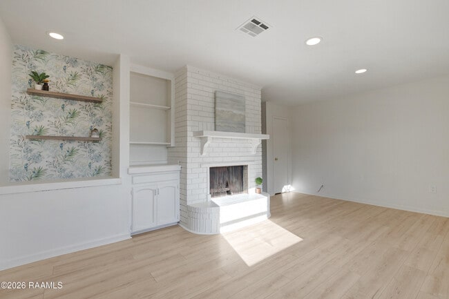 Foto del edificio - 121 Courtney Dr