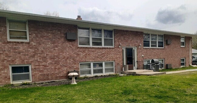 Building Photo - 381 Brooks St S
