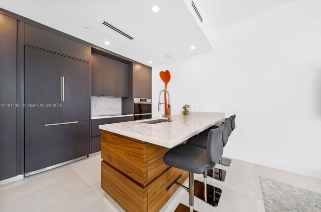 Building Photo - 200 Biscayne Boulevard Way