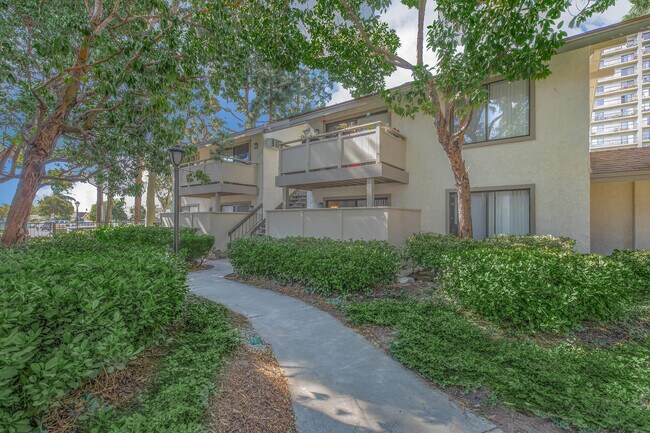Building Photo - La Veta Vista Apartment Homes