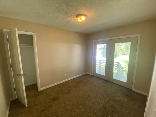 Foto del edificio - Three Bed, One Bath!