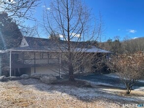 Building Photo - 500 Nonnewaug Rd