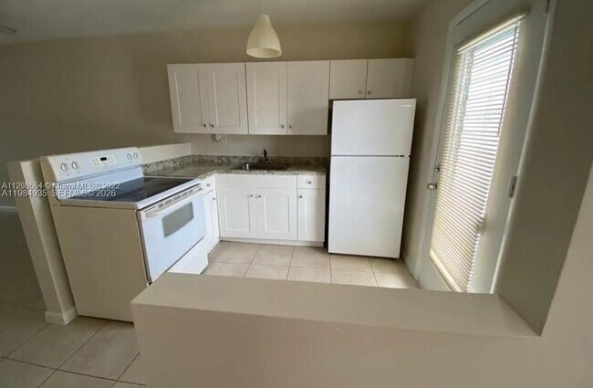 Foto del edificio - 1600 NE 114th St