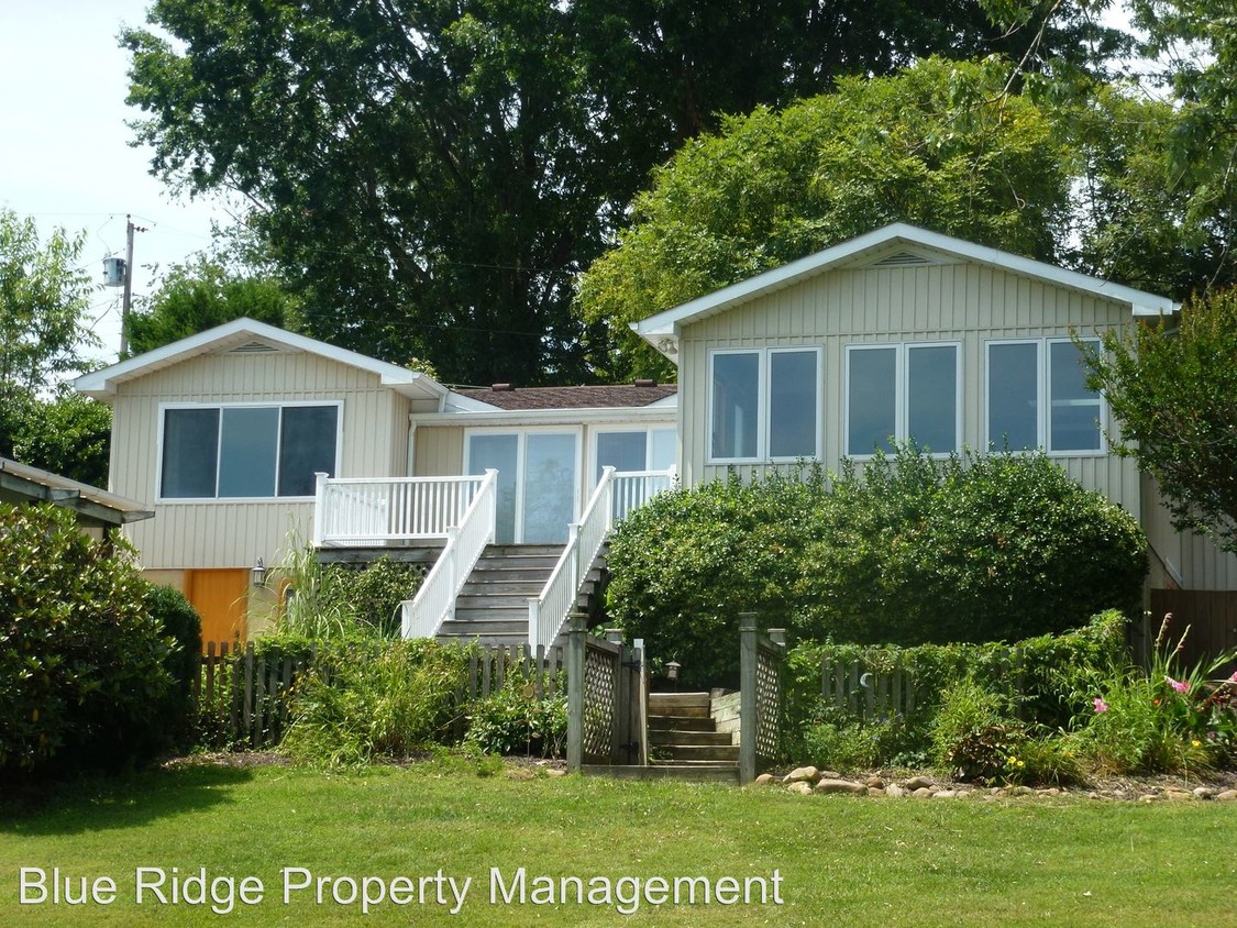 Primary Photo - 4 br, 3 bath House - 396 Lakeview Street