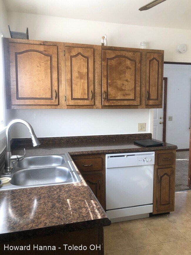 Building Photo - 3 br, 2 bath House - 555 Woodsdale Ave.