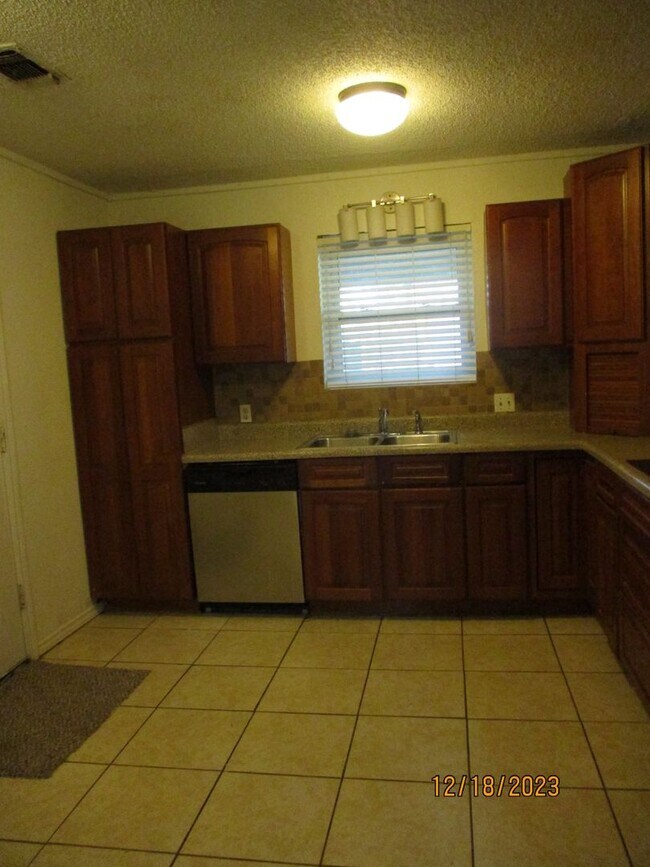 Building Photo - 433 W Ferndale Ln