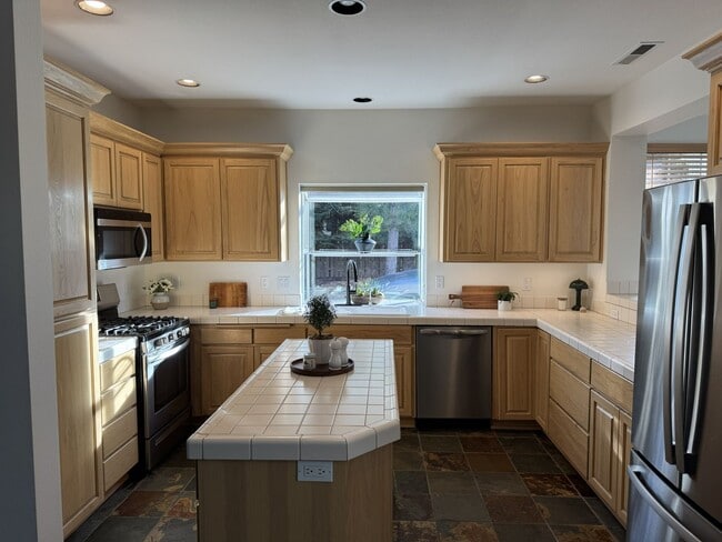 Building Photo - 3 Bed 2.5 Bath - The Parks at Broken Top.