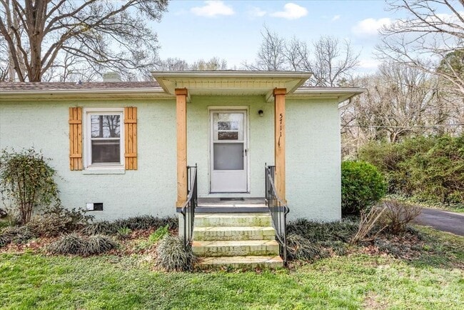 Building Photo - 5711 Oak Dr